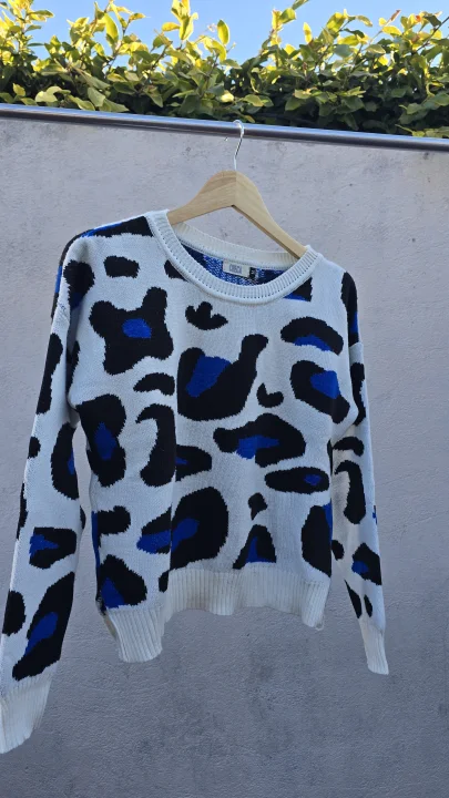 Sweater Checa