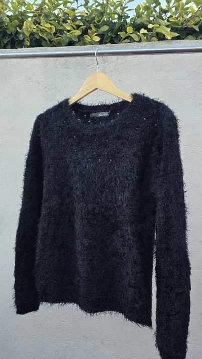Sweater peludito calado