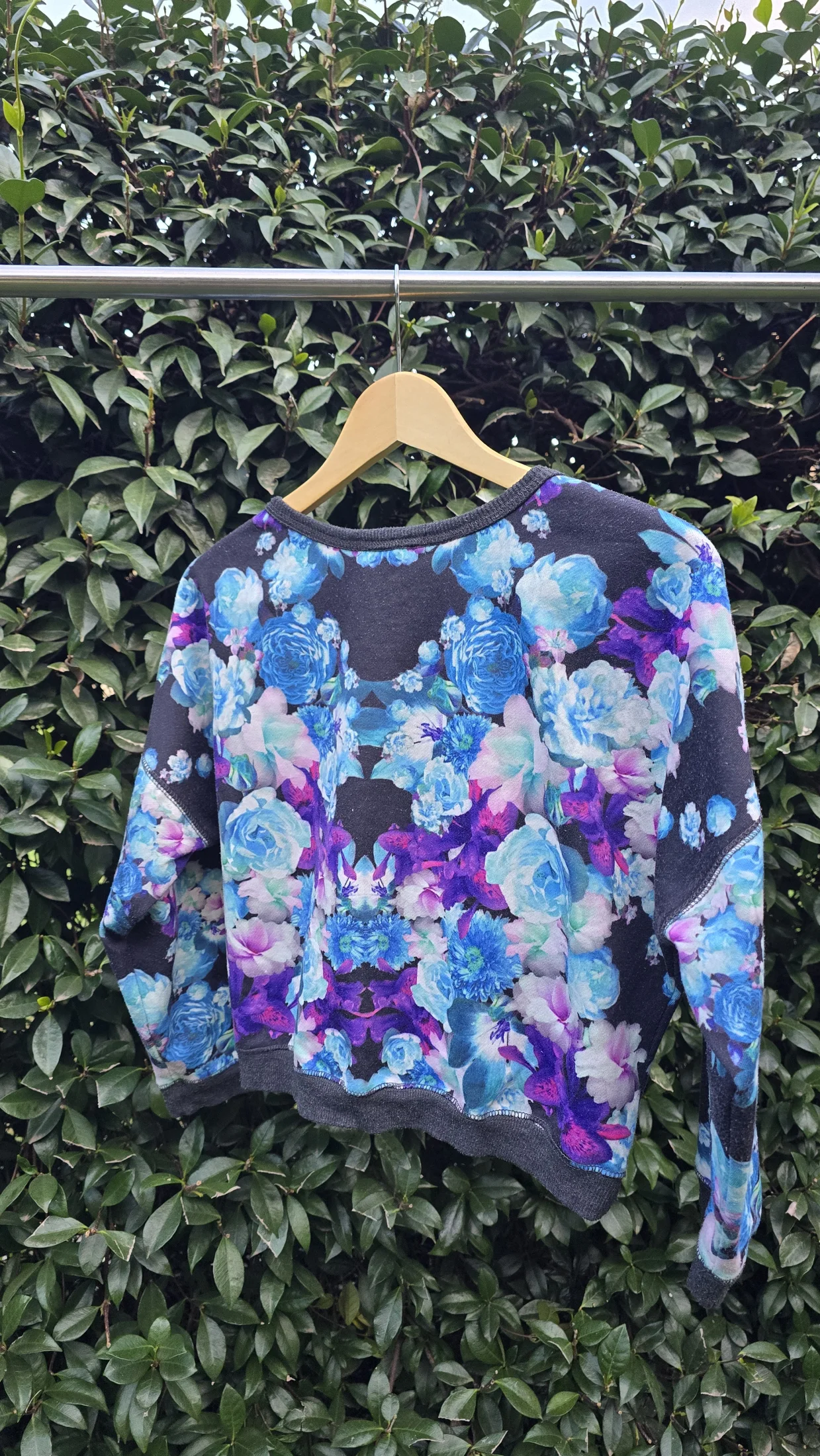 Buzo crop floreado